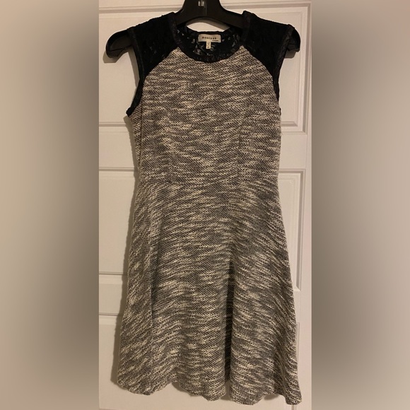 Monteau sleeveless mini dress with lace details - Picture 2 of 4